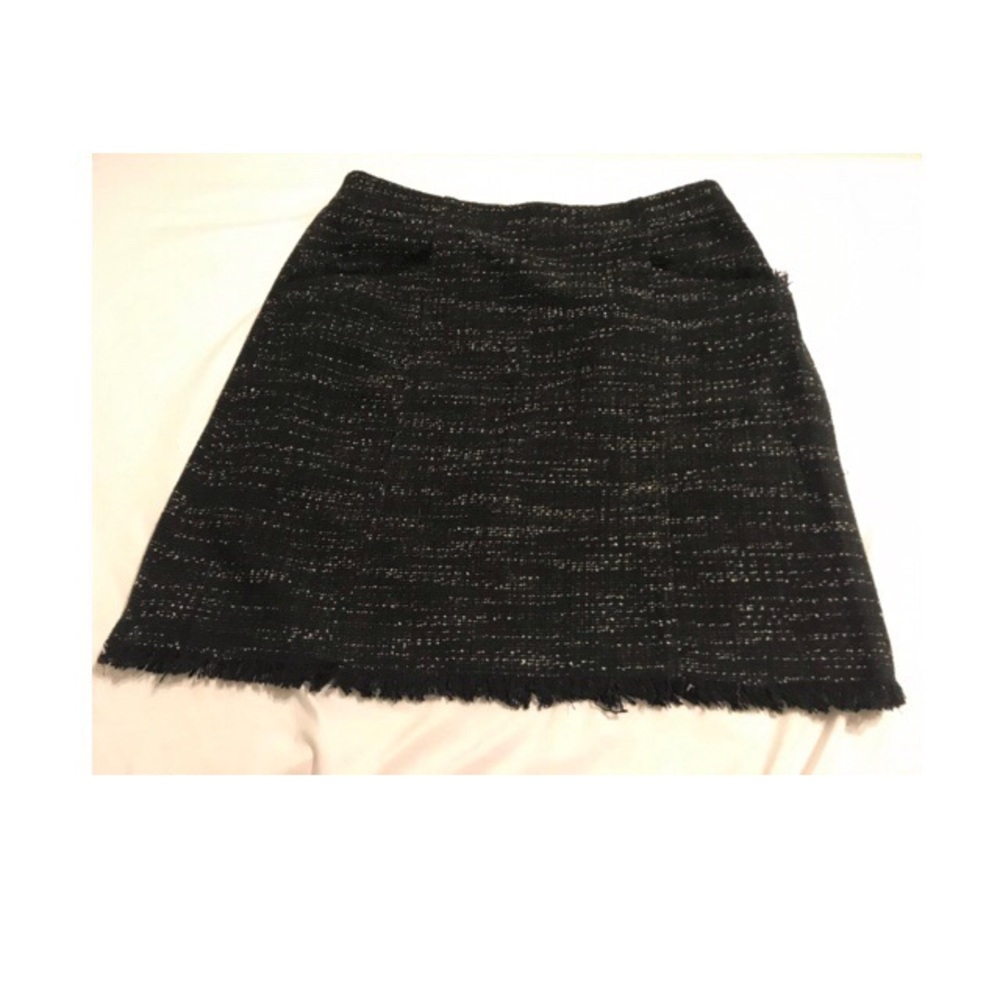 Business casual black patterned skirt w frills